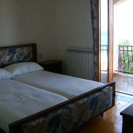 With Garden And Sea View Villa *