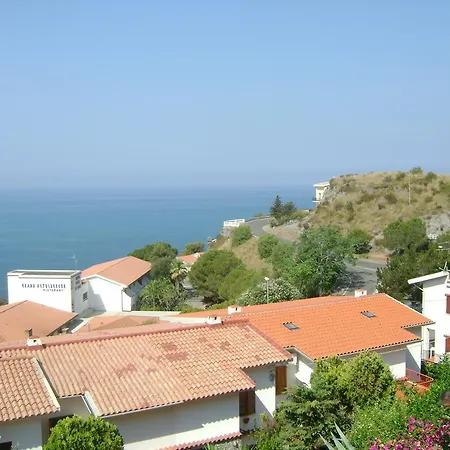 Villa With Garden And Sea View *