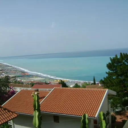 With Garden And Sea View * Scalea