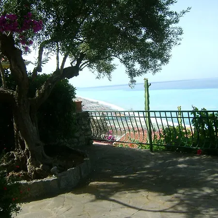 With Garden And Sea View Villa *