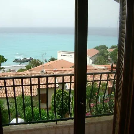 With Garden And Sea View Villa Scalea